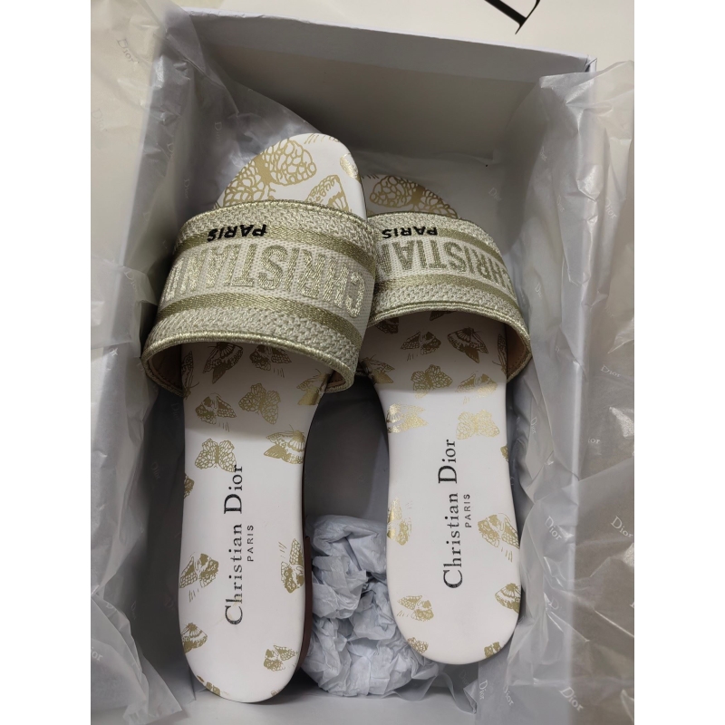 ch**an D*or slippers